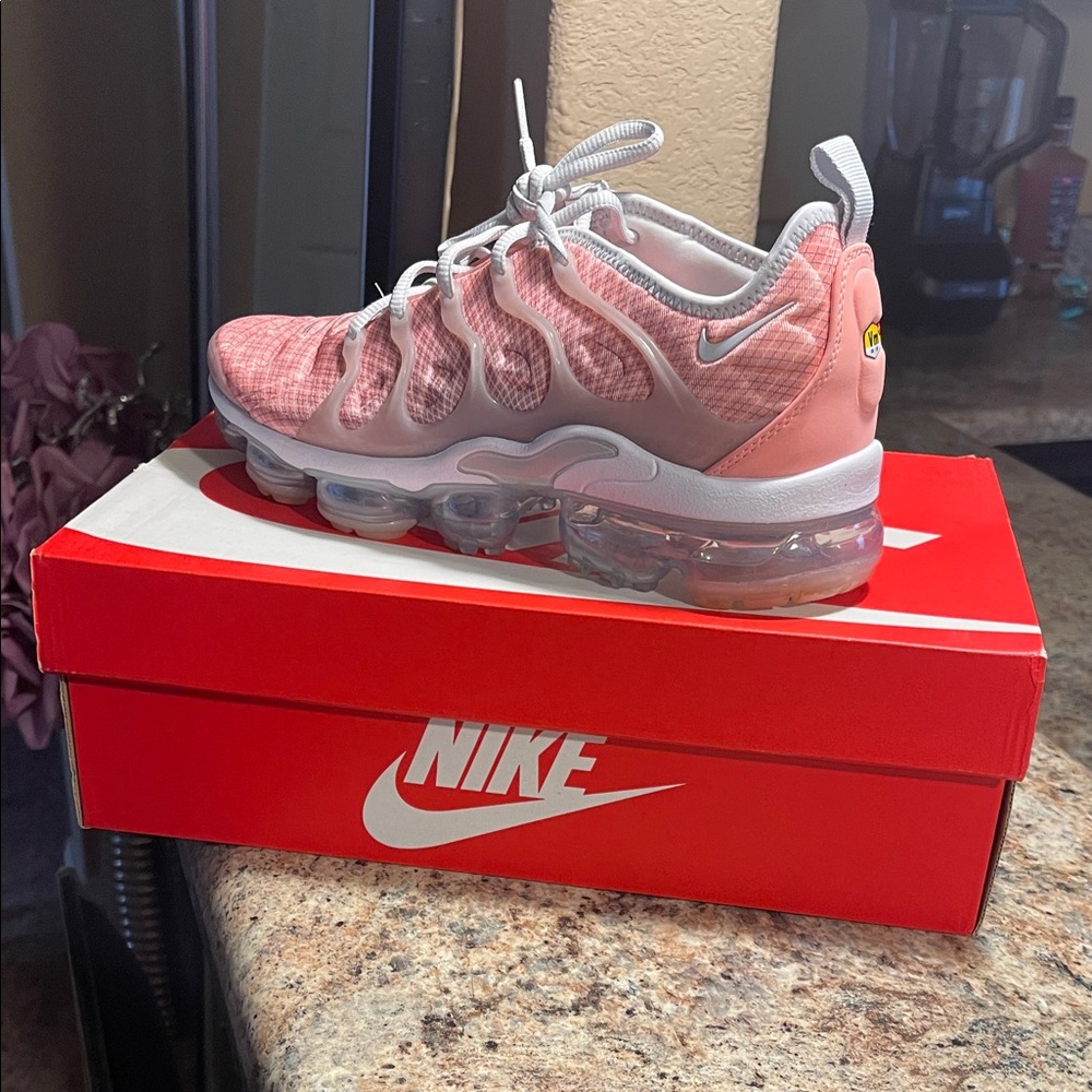 Nike Air VaporMax Plus in Pink